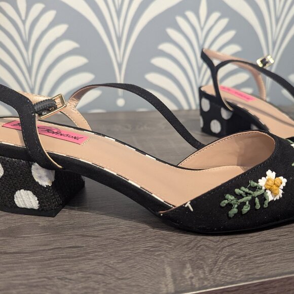 Betsey Johnson Daisy Embroidered Bee Black Vegan Suede Polka Dot Heels - Picture 4 of 5